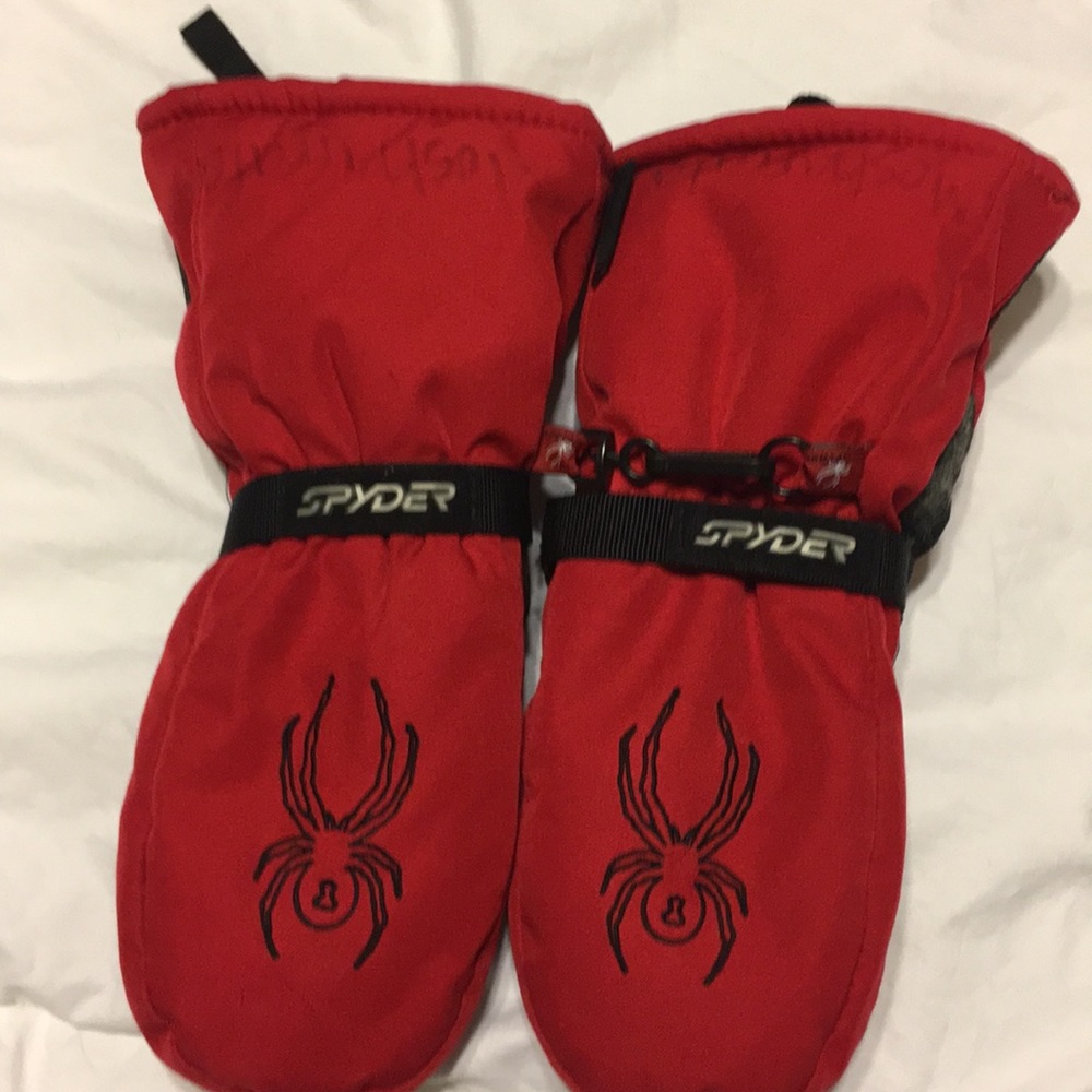 Boys Spyder gloves.